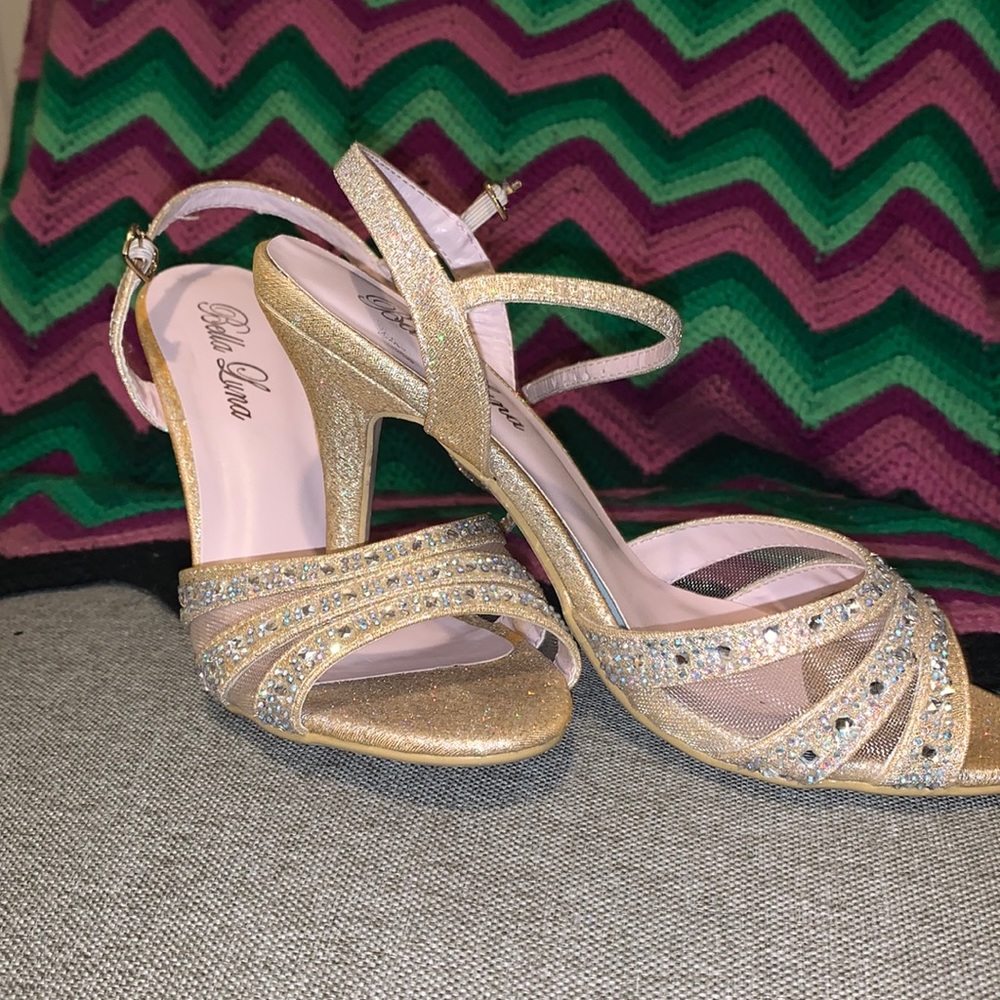 Youth/teen heels never worn in amazing condition